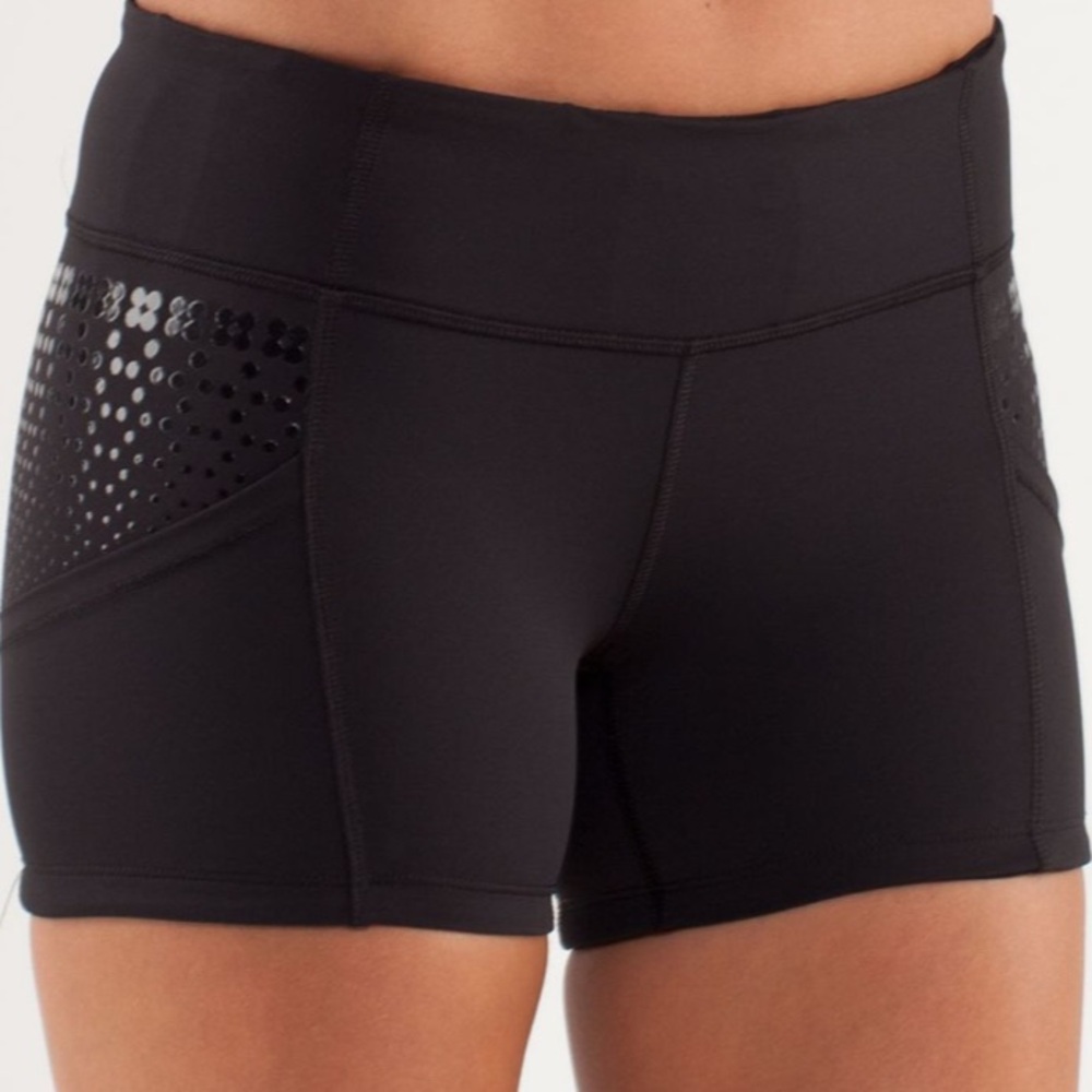 Lululemon Run: Shorty Short
Black size 6